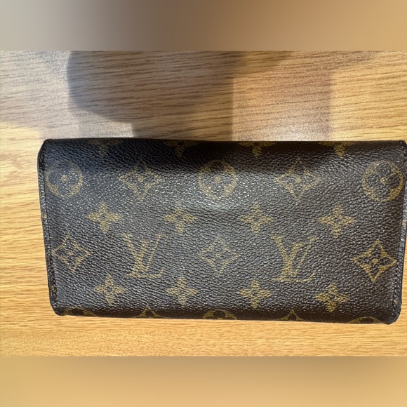 LV authentic Sarah wallet - Picture 2 of 7